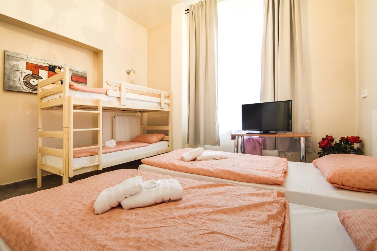 Aparthotel Zarra Прага Екстер'єр фото